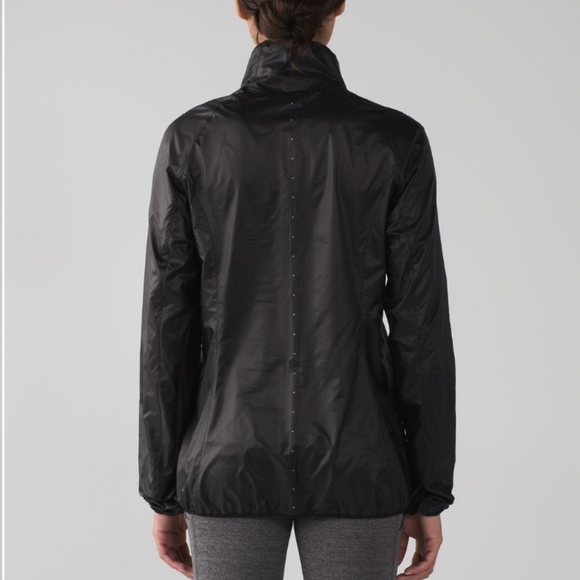 LULULEMON Run With It Running Jacket in Black sz 4 NWOT - Picture 3 of 15